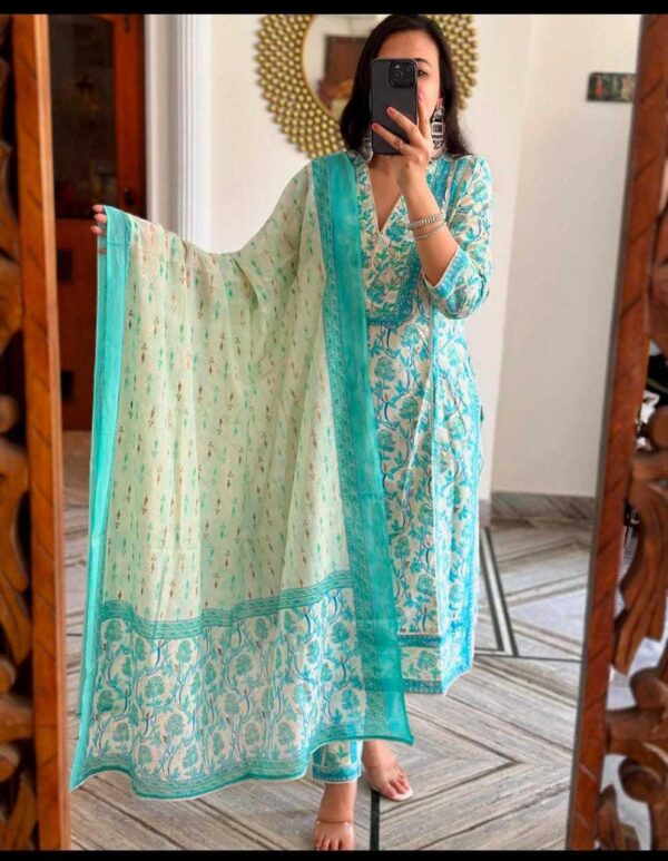 Floral Essence ? Women's Embroidered Cotton Dress with Printed Detailing (M) - Image 2