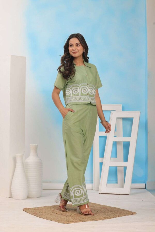 Nature-Inspired Beauty ? Floral Embroidered Cotton Dress (XL) - Image 3