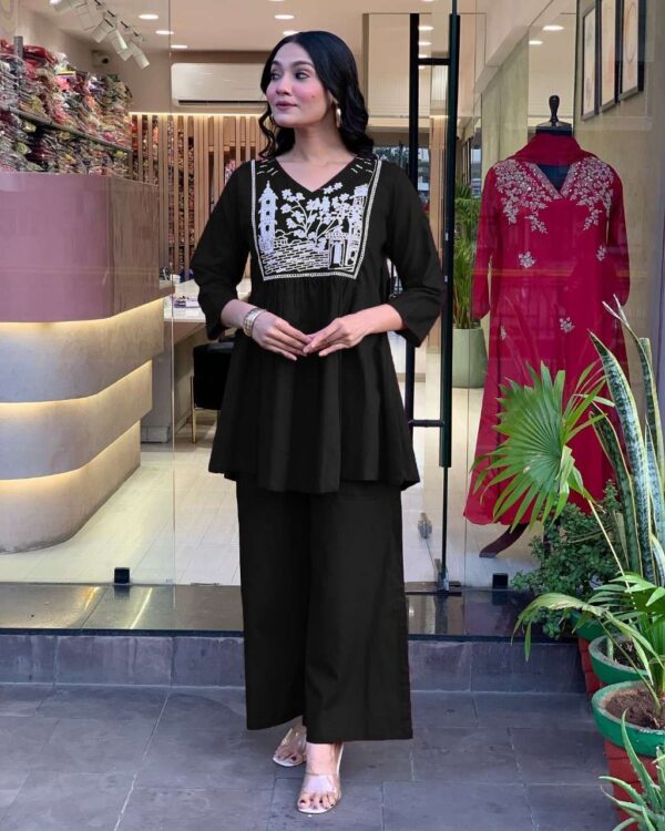 Chic & Stylish Embroidered Kurta Set ? Cotton Slub Comfort (L) - Image 3